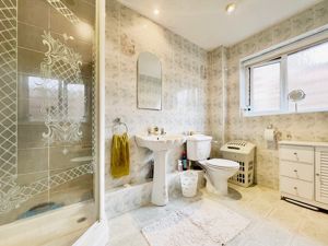 En suite- click for photo gallery